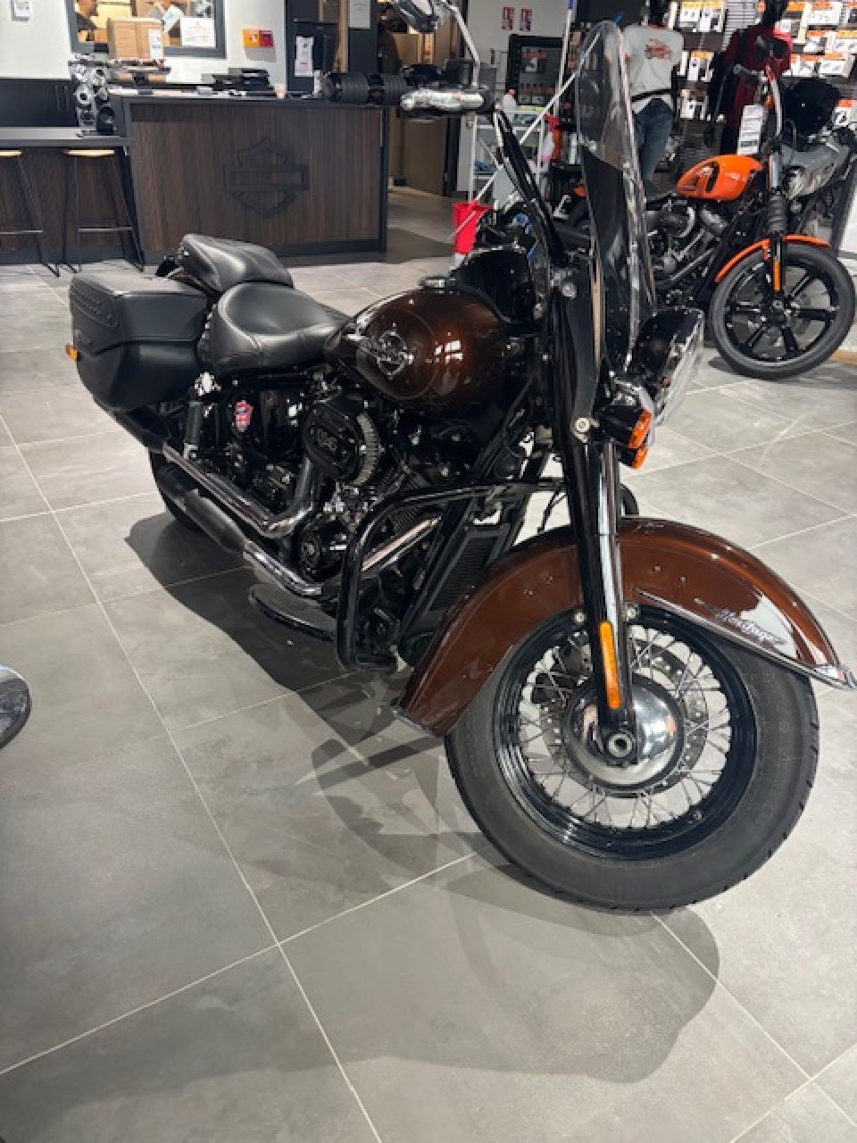 HARLEY-DAVIDSON SOFTAIL HERITAGE 1868 CLASSIC 4