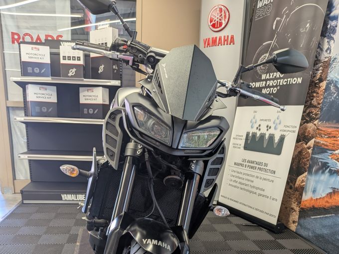 YAMAHA MT-09 4