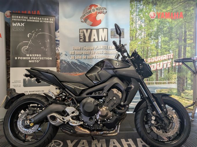 YAMAHA MT-09 4