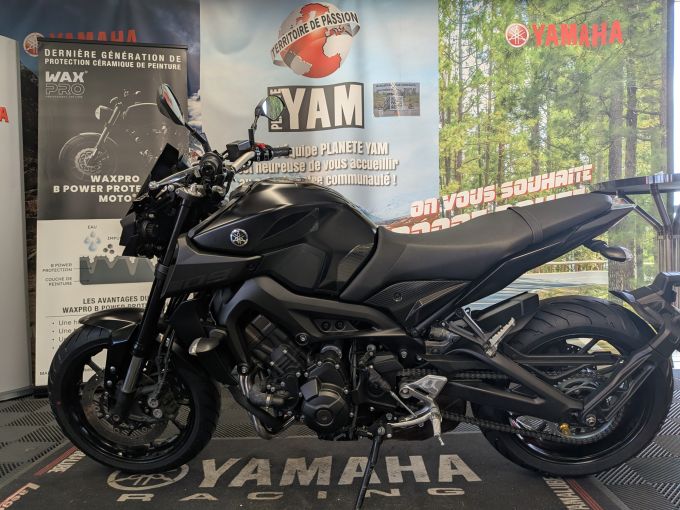 YAMAHA MT-09 4