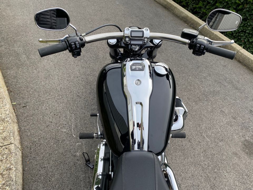 HARLEY-DAVIDSON SOFTAIL BREAKOUT 1923 4