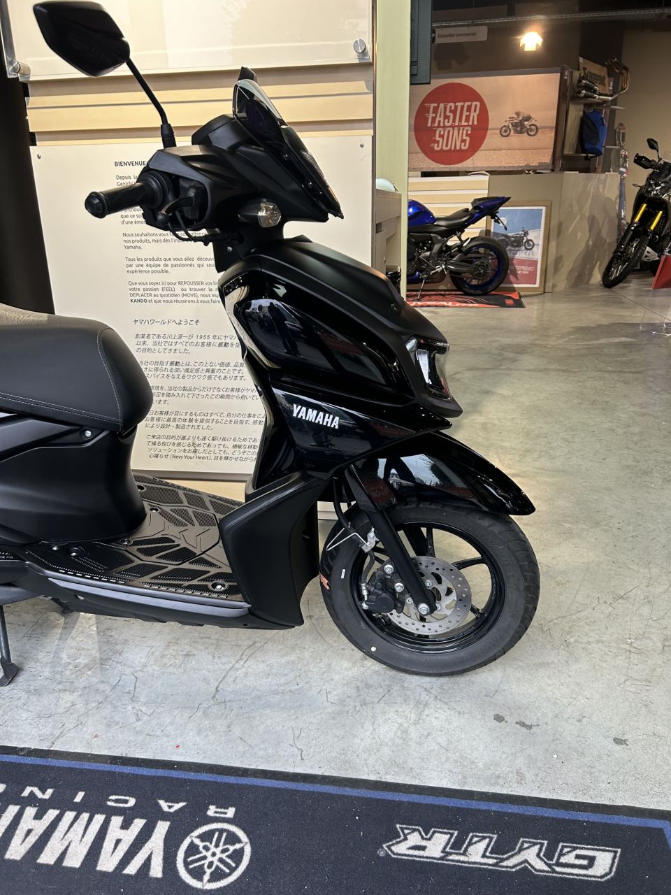 YAMAHA RayZR 125 4