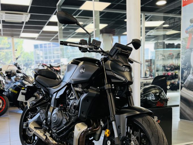 YAMAHA MT-07 4