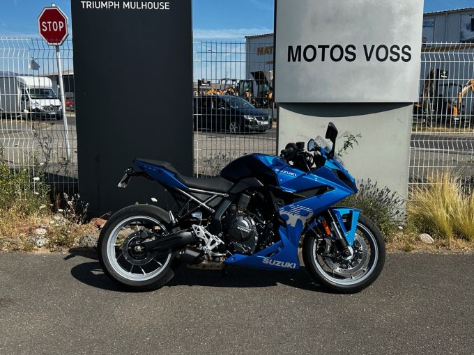 SUZUKI GSX-8R 4