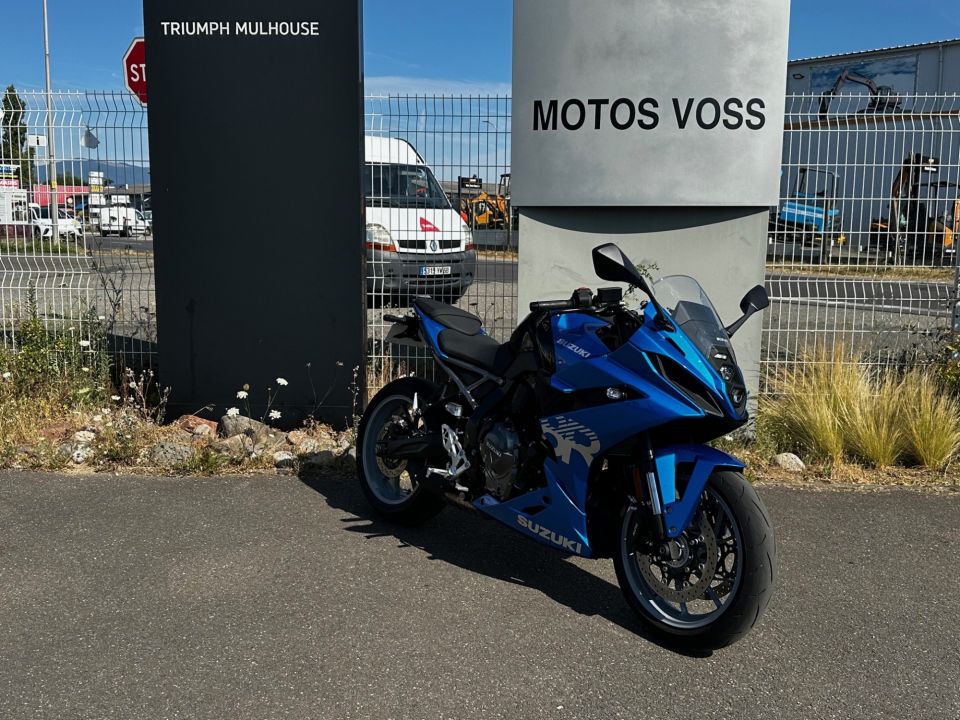 SUZUKI GSX-8R 4