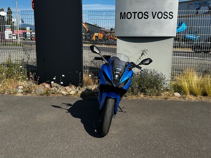 SUZUKI GSX-8R 4