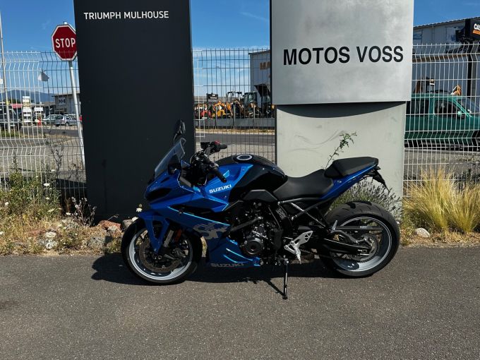 SUZUKI GSX-8R 4