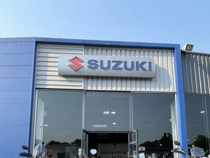 SUZUKI GLADIUS 650 4