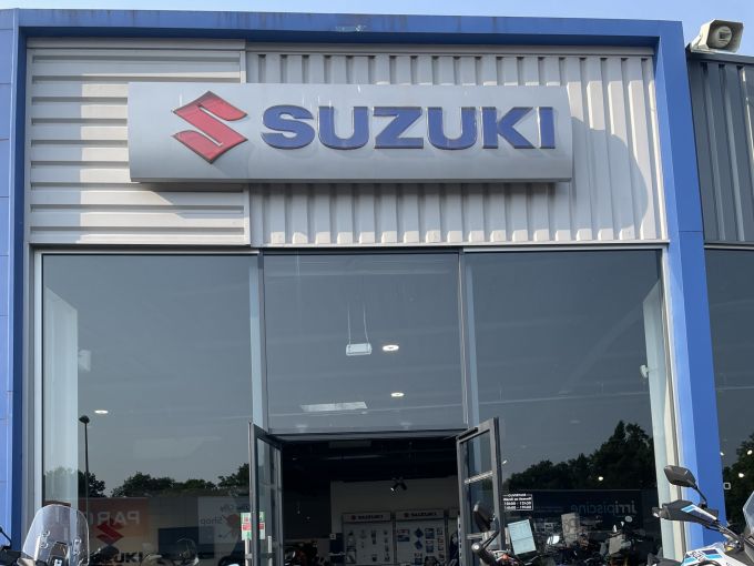 SUZUKI GLADIUS 650 4