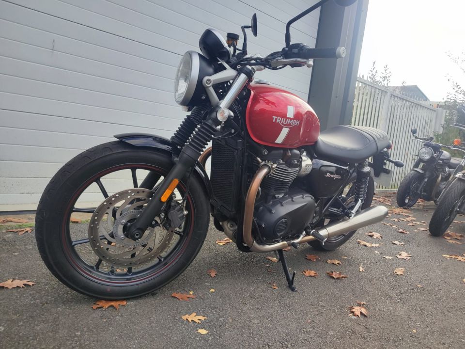 TRIUMPH STREET TWIN  900 4