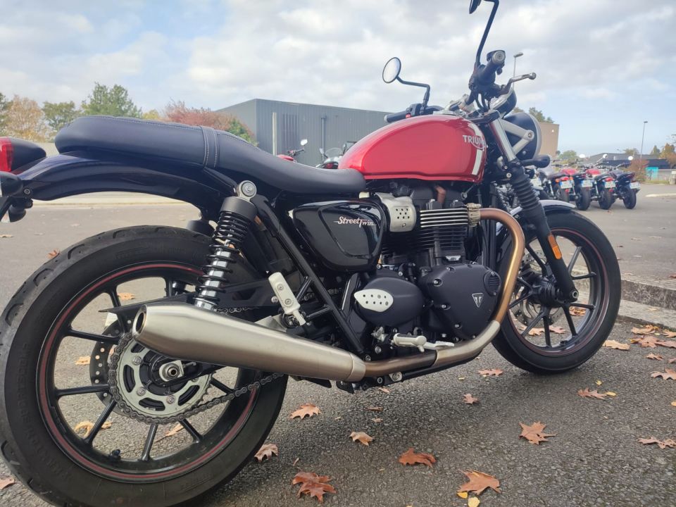 TRIUMPH STREET TWIN  900 4