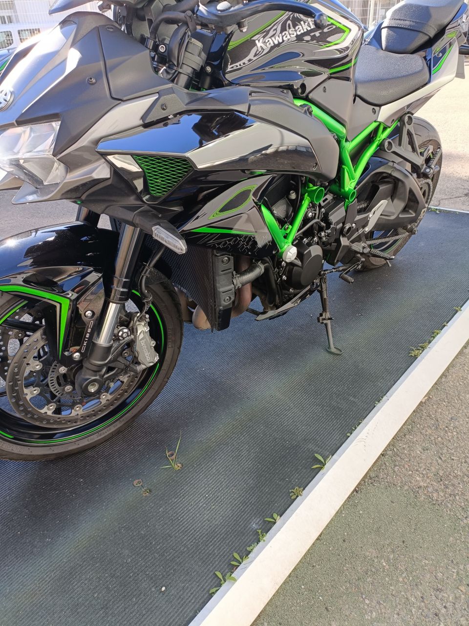 KAWASAKI zh2 POT AKRAPOVIC REVISEE 4
