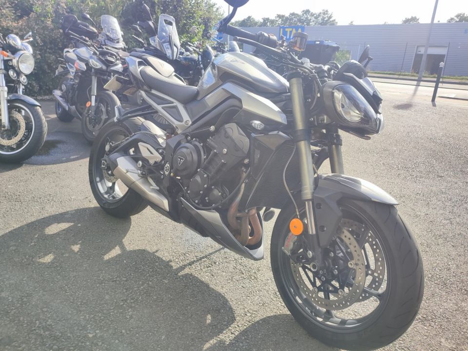 TRIUMPH STREET TRIPLE 765 RS 4