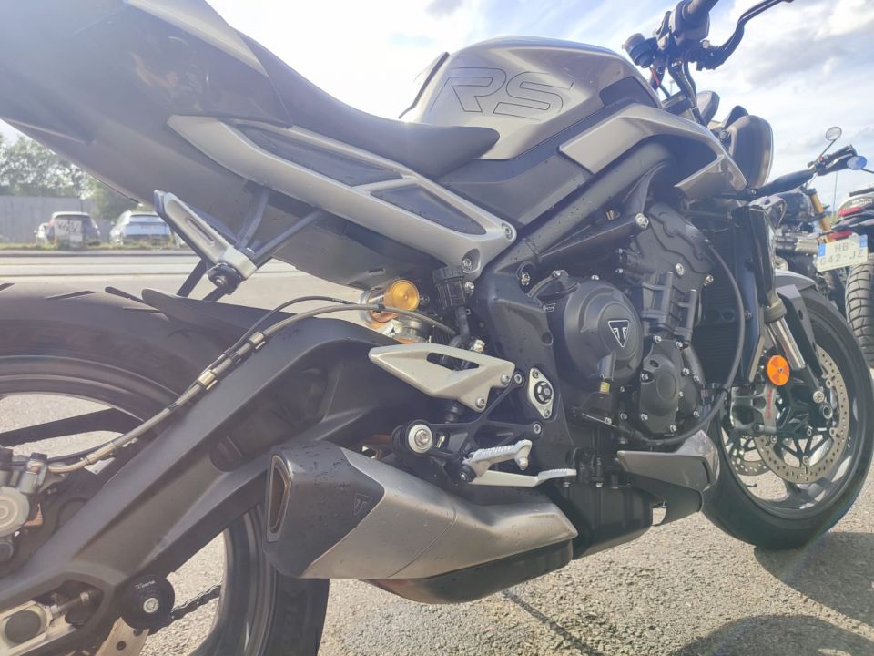TRIUMPH STREET TRIPLE 765 RS 4
