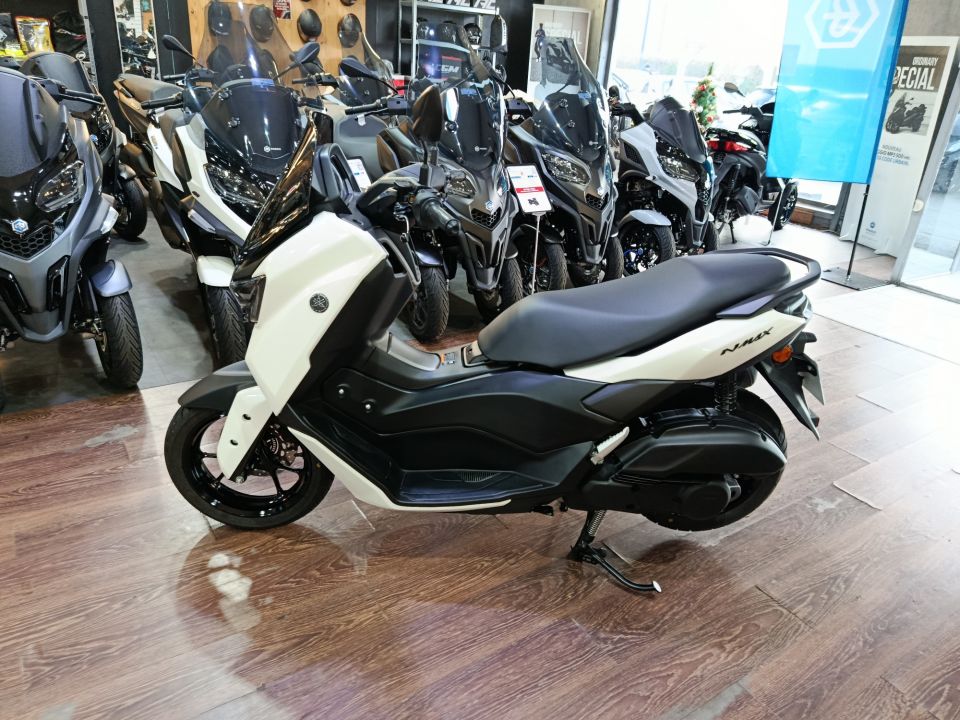 YAMAHA NMAX 125 4