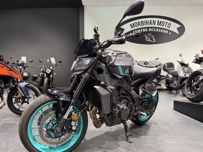YAMAHA MT-09 4