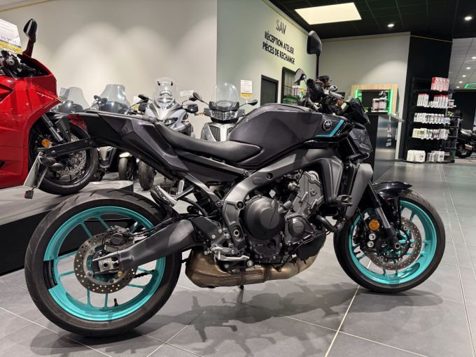 YAMAHA MT-09 4