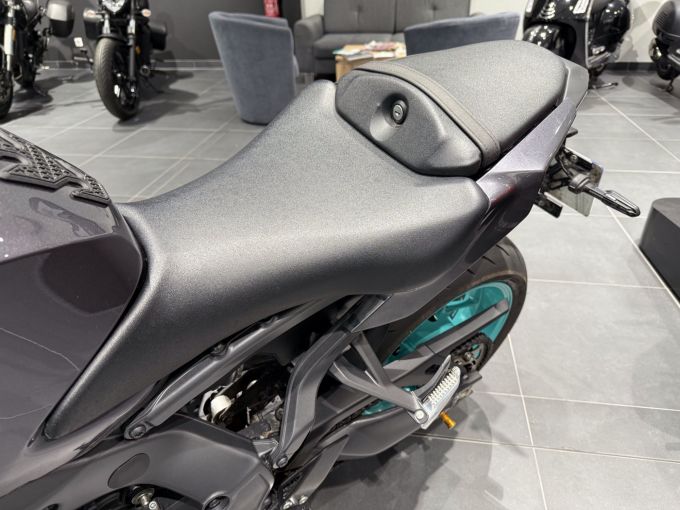 YAMAHA MT-09 4
