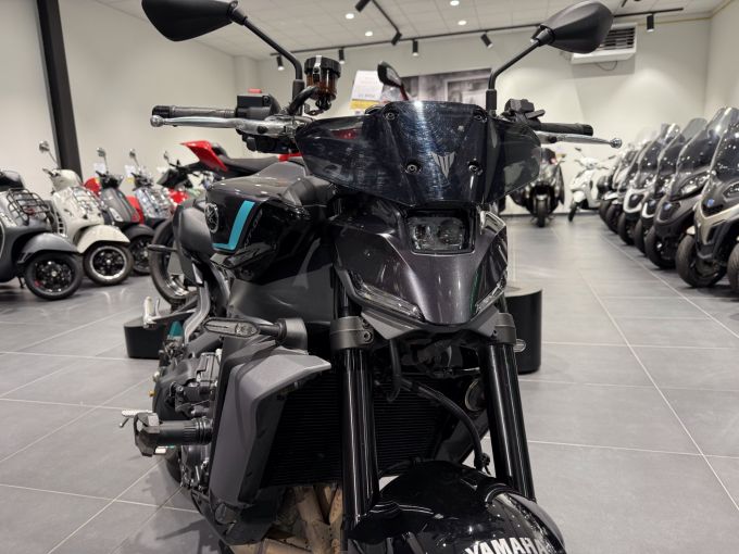 YAMAHA MT-09 4