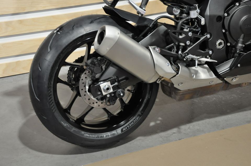 YAMAHA YZF 1000 R1 4
