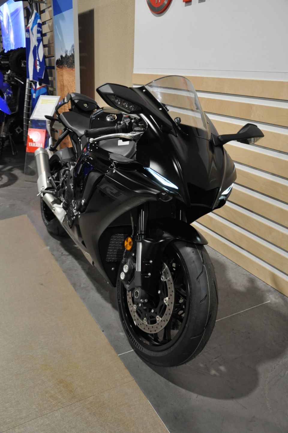 YAMAHA YZF 1000 R1 4