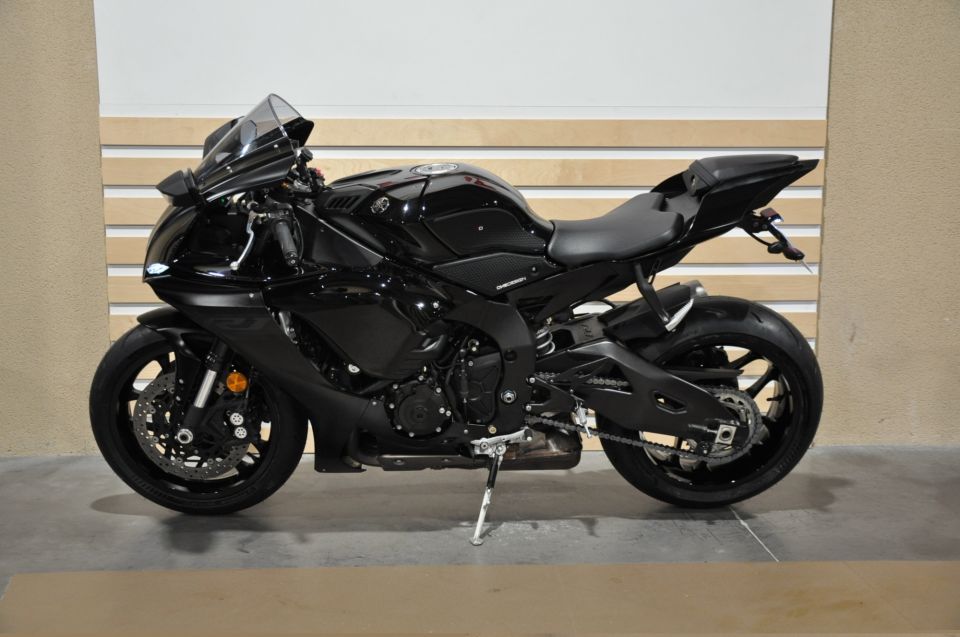 YAMAHA YZF 1000 R1 4