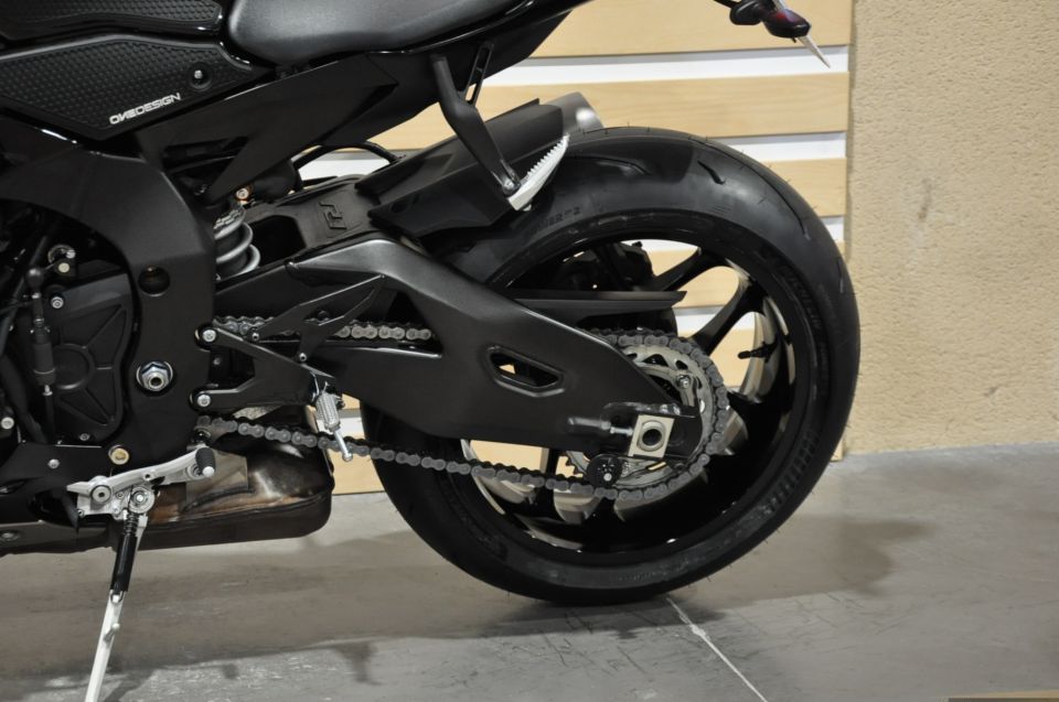 YAMAHA YZF 1000 R1 4