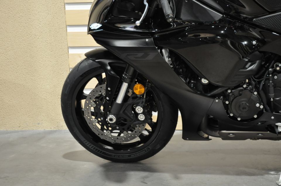 YAMAHA YZF 1000 R1 4