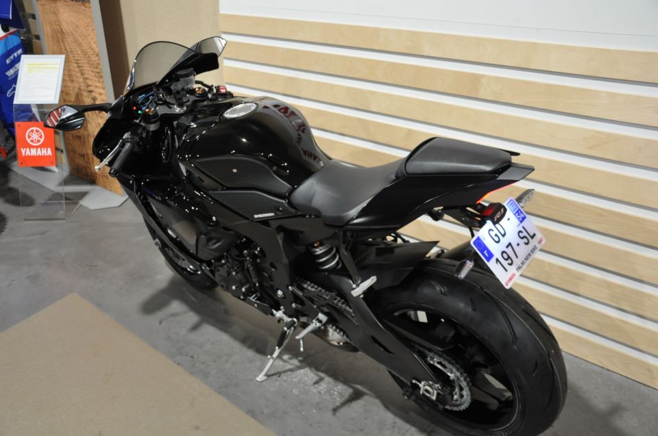 YAMAHA YZF 1000 R1 4