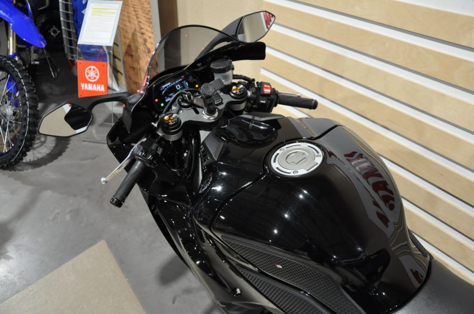YAMAHA YZF 1000 R1 4