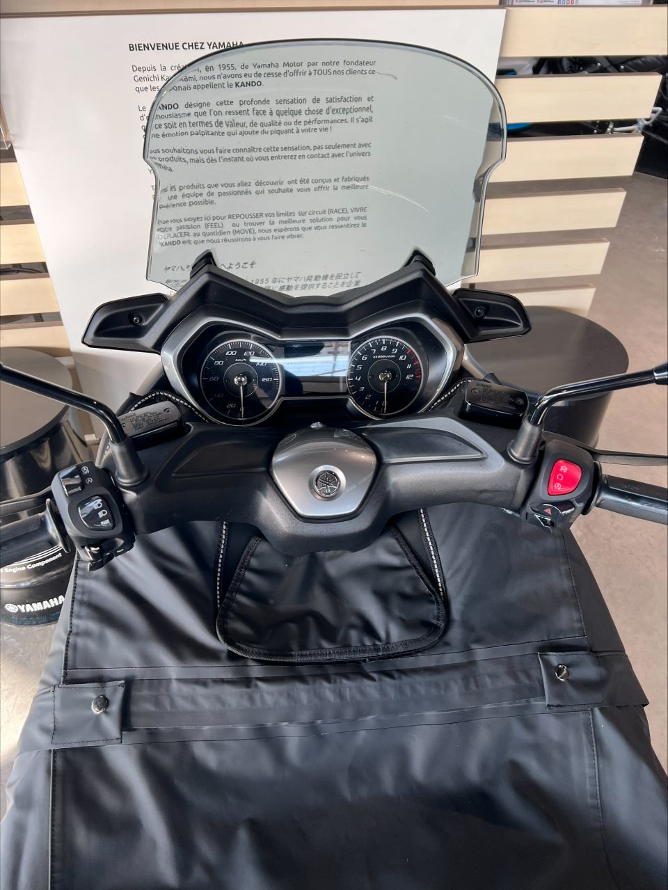 YAMAHA XMAX 125 TECH MAX 4