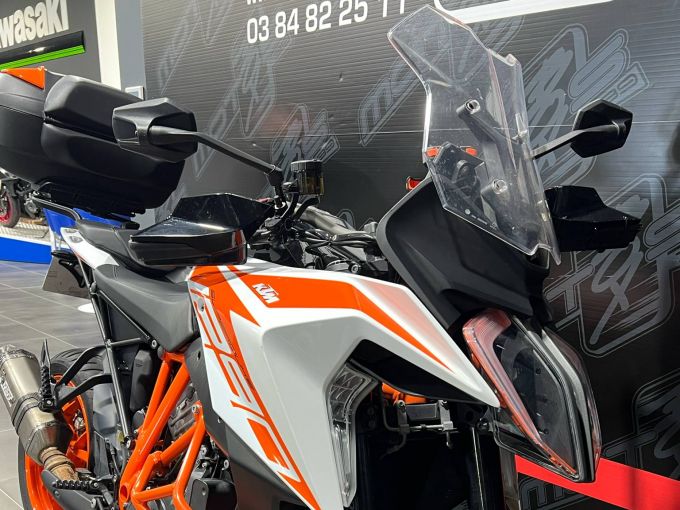 KTM 1290 SUPER DUKE GT 4