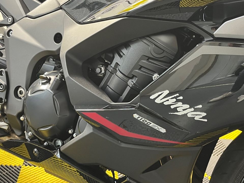 KAWASAKI NINJA 1100 SX SE 4