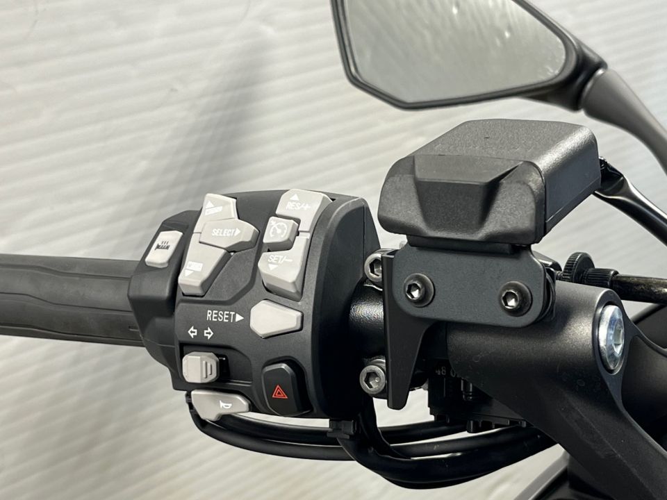 KAWASAKI NINJA 1100 SX SE 4