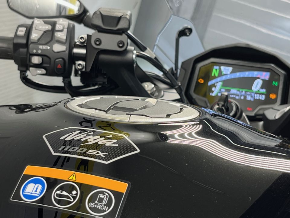 KAWASAKI NINJA 1100 SX SE 4