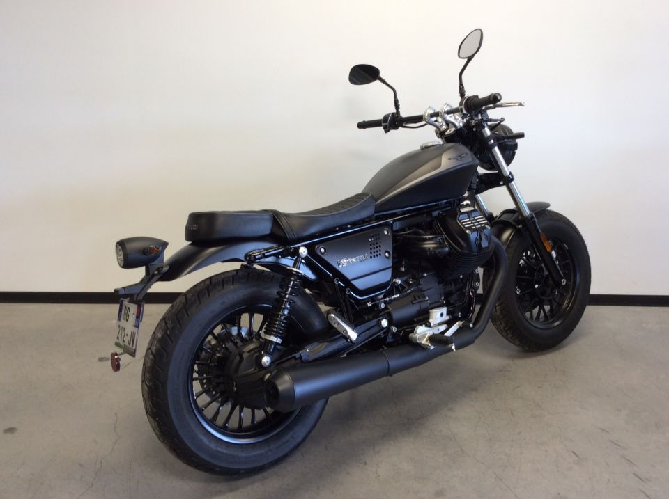 MOTO GUZZI V9 BOBBER 4