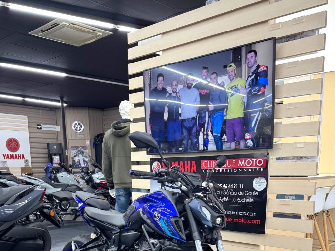 YAMAHA MT-07 4