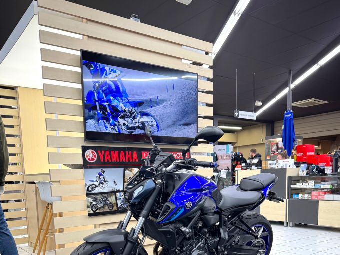 YAMAHA MT-07 4