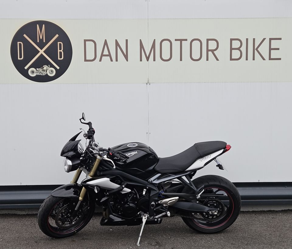 TRIUMPH STREET TRIPLE 675 4