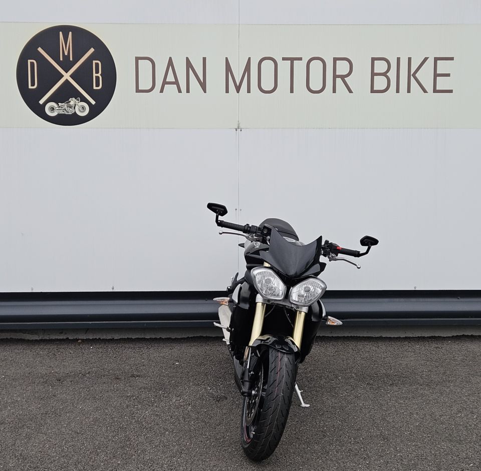 TRIUMPH STREET TRIPLE 675 4