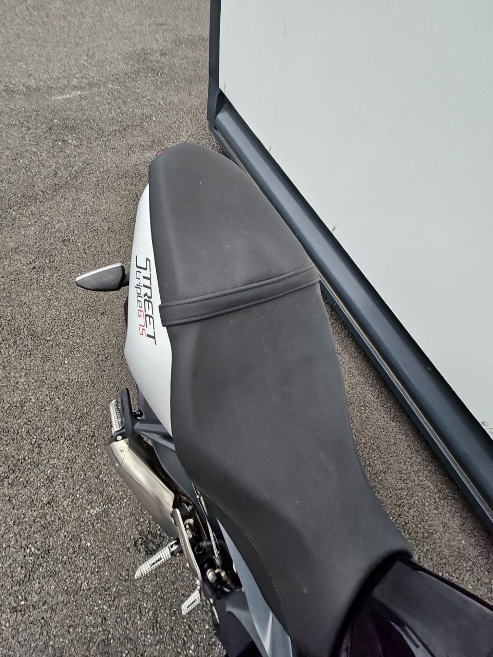 TRIUMPH STREET TRIPLE 675 4