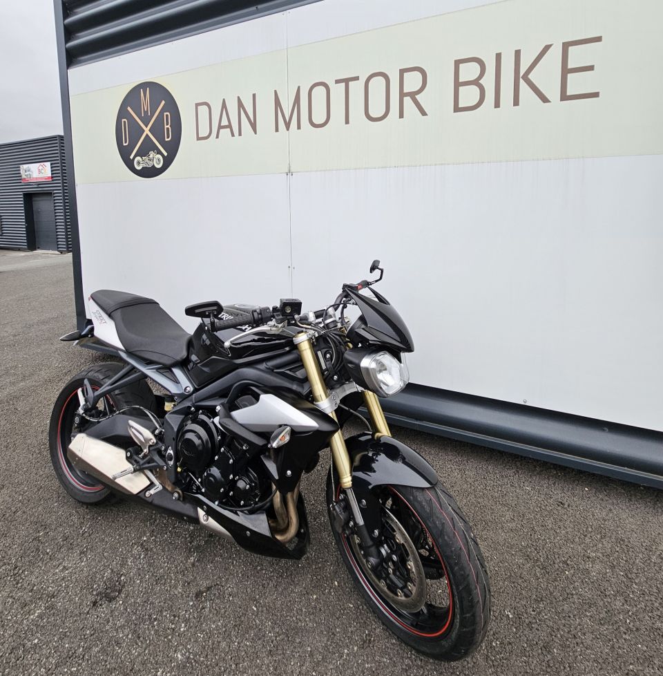 TRIUMPH STREET TRIPLE 675 4