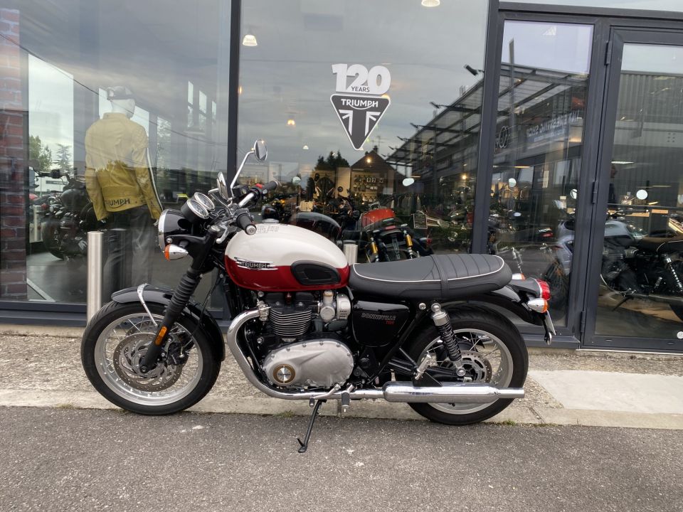 TRIUMPH BONNEVILLE T120 4
