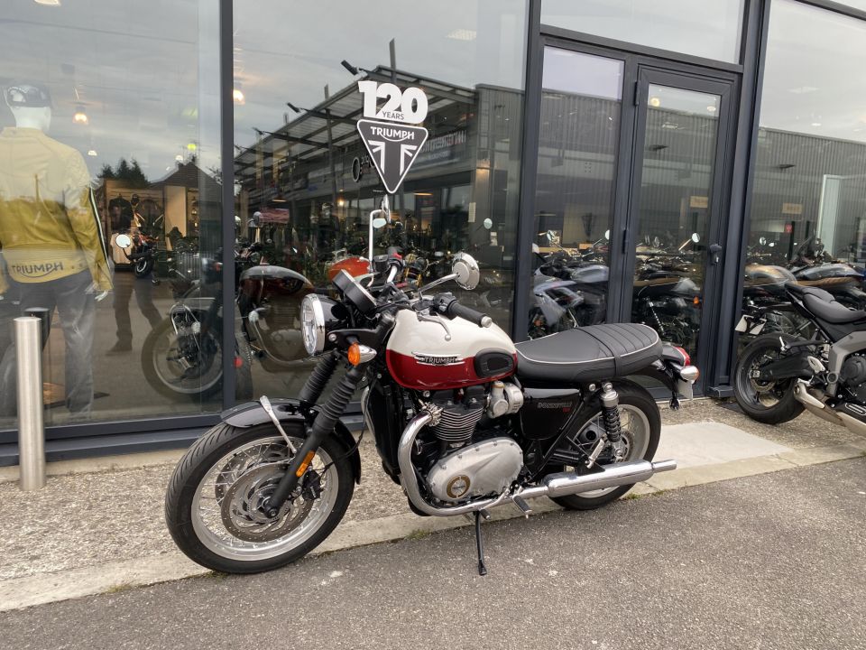 TRIUMPH BONNEVILLE T120 4