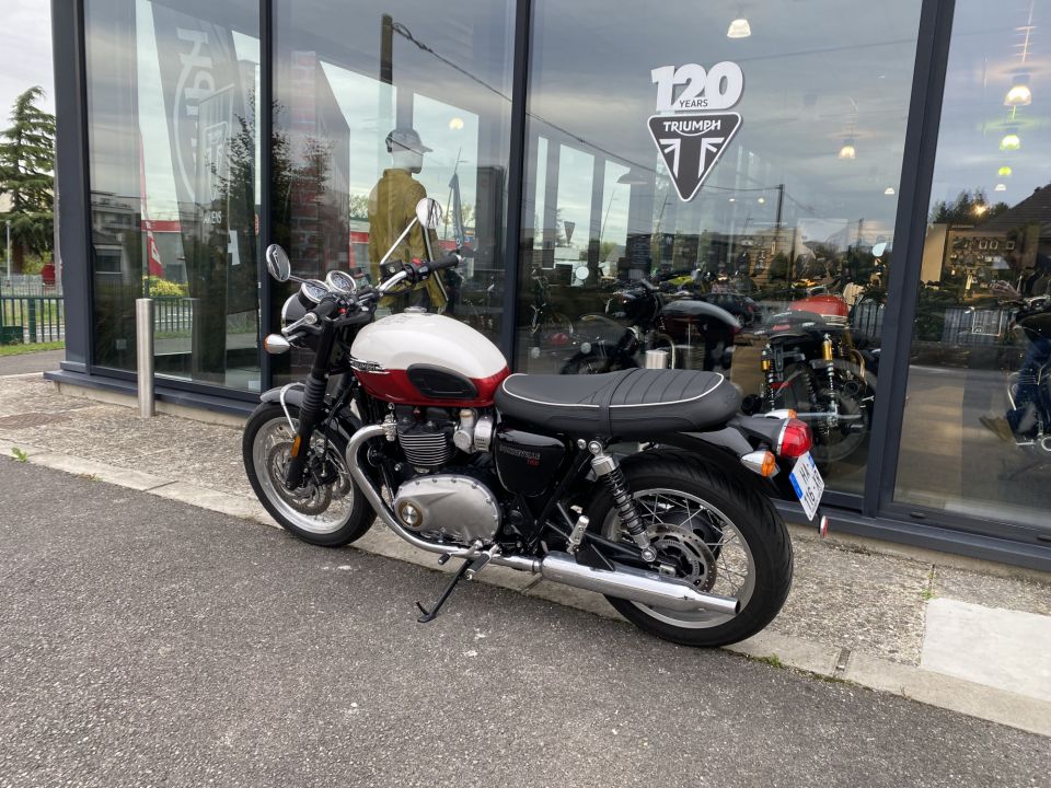 TRIUMPH BONNEVILLE T120 4