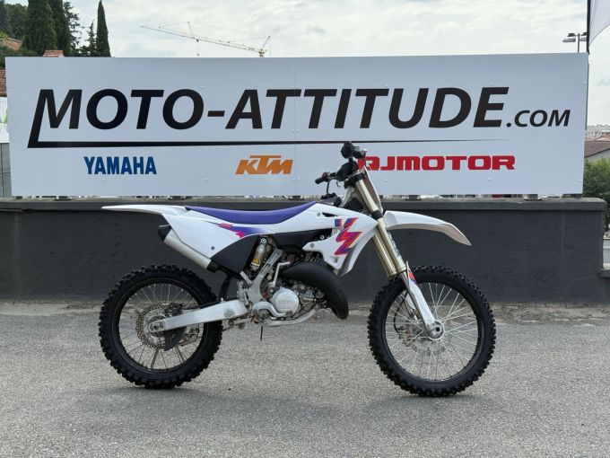 YAMAHA YZ 125 50th ANNIVERSARY EDITION 4