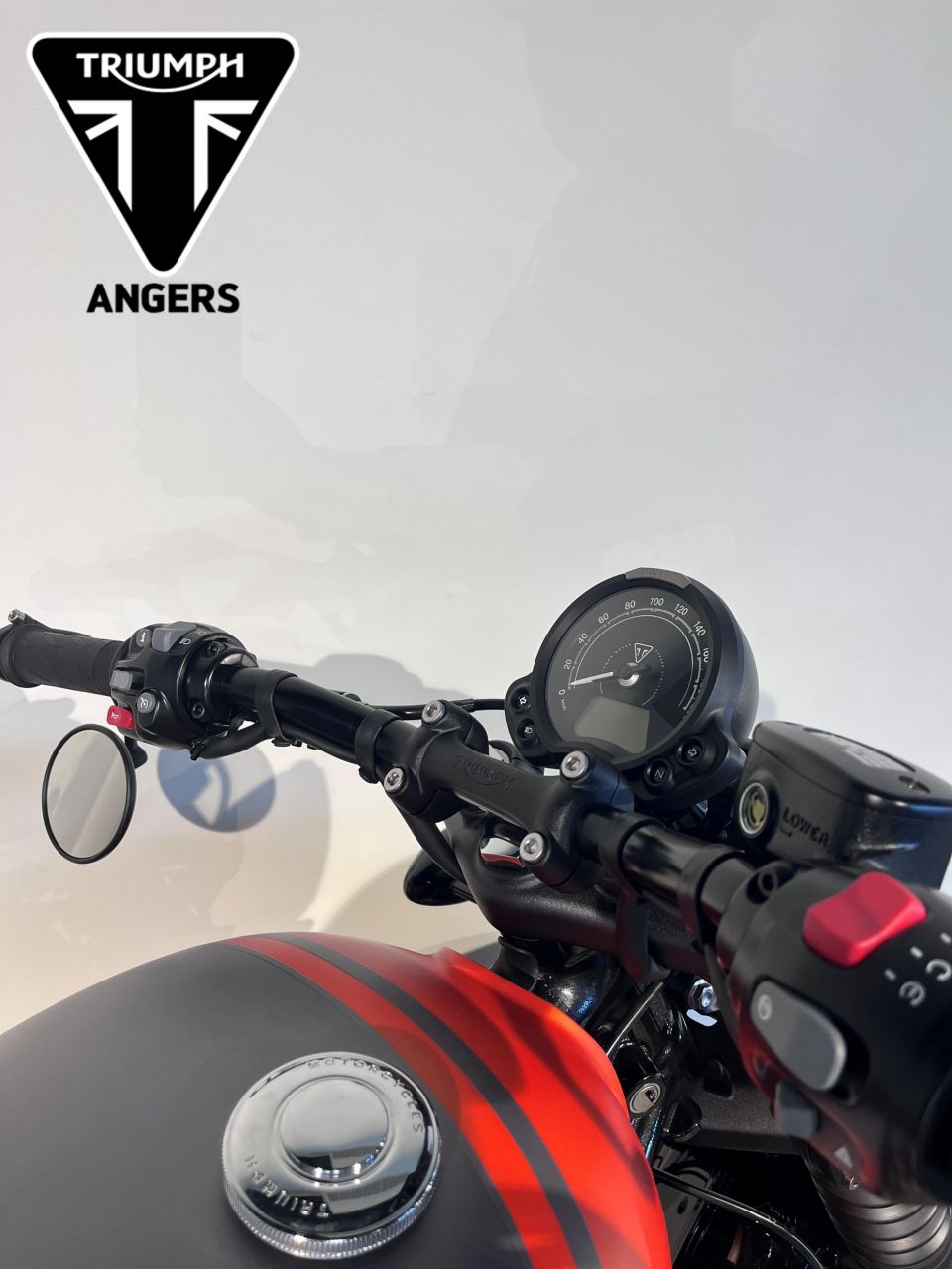 TRIUMPH Bonneville Bobber 1200 4