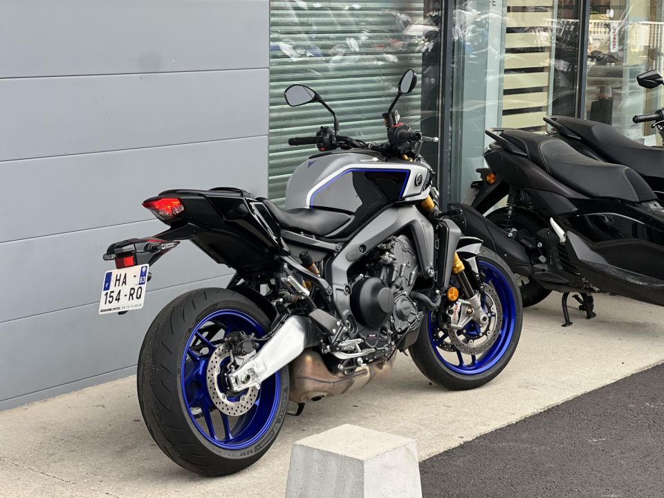 YAMAHA MT-09 SP 4