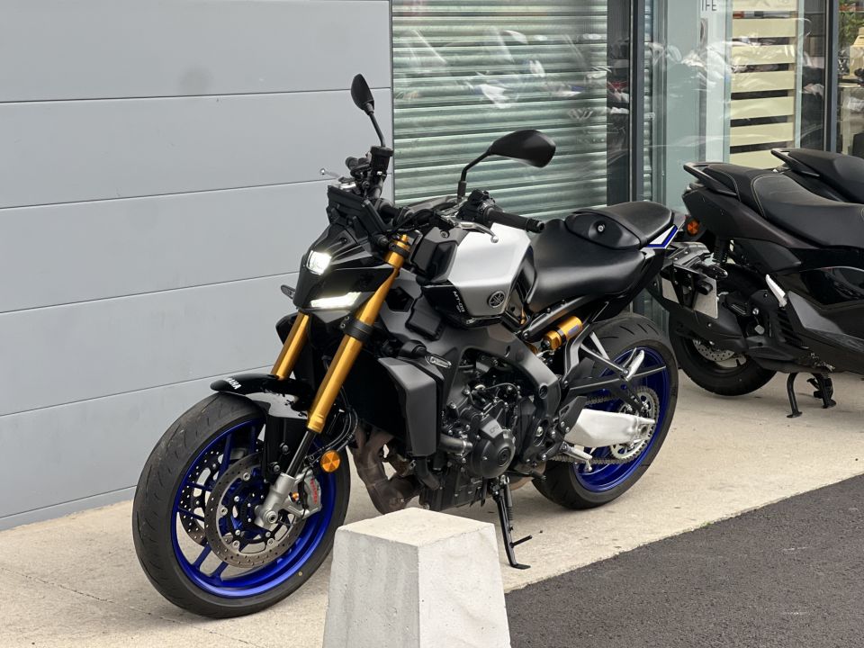 YAMAHA MT-09 SP 4