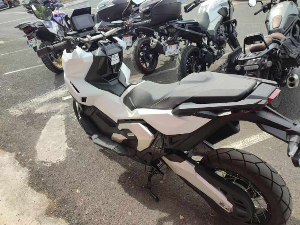 HONDA ADV750 4